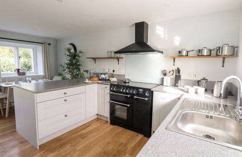 Littlebredy Cottage | Cozy Dairy Cottage: Pet Friendly Retreat in Abbotsbury