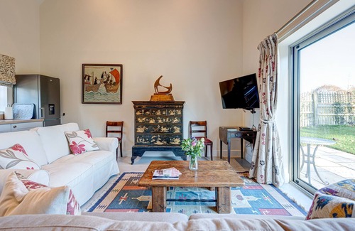 Bladon House | Inviting Dairy Lodge | Bladon Holiday Let with Great Amenities