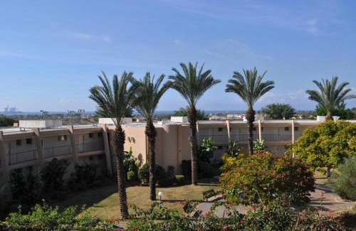 Caesarea Apartment | Discover Daissy House: Oceanfront Retreat with Spa Access