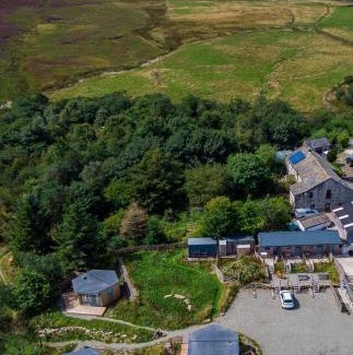 Hebden Bridge House | Pet-Friendly Daisy Bank Camp with Exceptional Guest Ratings