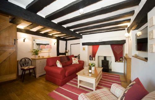 Warwick Apartment | Delightful Daisy Cottage - Guest Rated 9.8/10