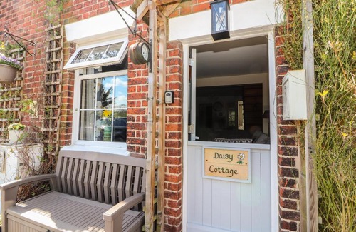 Leek House | Pet-Friendly Daisy Cottage in Leek - Guest Rated 10/10