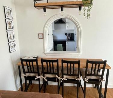 Alyth Apartment | Delightful Daisy Cottage: Child-Friendly & Guest Rated 9.5