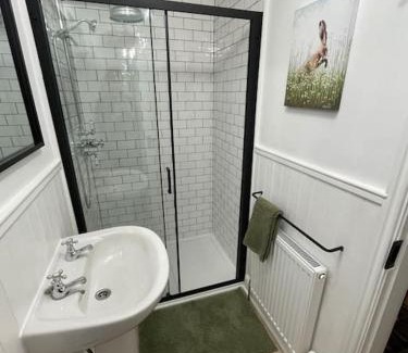 Alyth Apartment | Delightful Daisy Cottage: Child-Friendly & Guest Rated 9.5