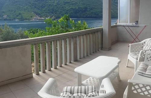 Lepetane Apartment | Pet-Friendly Haven at Daisy - Guest Rated 10/10