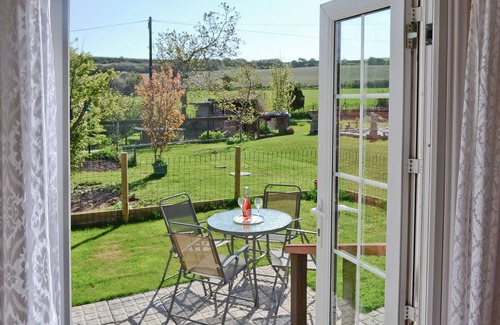 Niton Cottage | Ideal 2-Bedroom Retreat in Niton, Near Ventnor