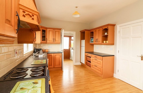 Banna House | Pet-Friendly Daisy's Cottage in Beautiful Listowel, Kerry