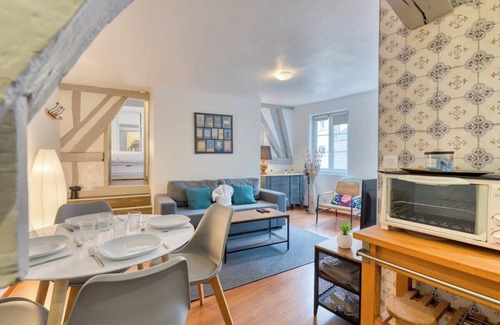 Quartier Vieux Marche-Cathedrale Apartment | Daisy : Un charmant appartement près de la Place du Vieux Marché