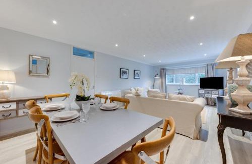 Halesworth House | Experience Dakings: Family and Pet Friendly Retreat