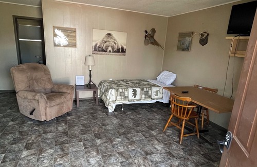 Faulkton Cabin | Cozy Dakota Landing Cabins & Motel - Newly Remodeled Retreat