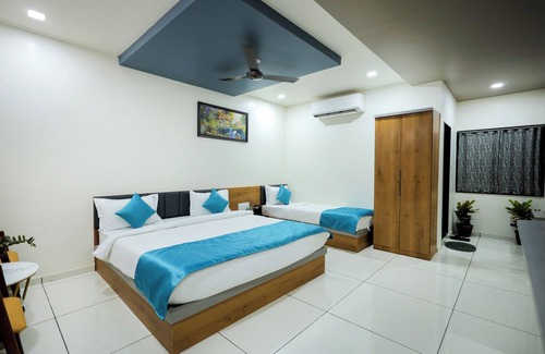 Somnath Hotel | Explore Daksh The Grand Somnath: Family-Friendly Comfort