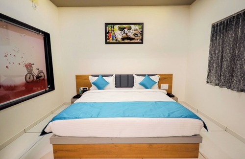 Somnath Hotel | Explore Daksh The Grand Somnath: Family-Friendly Comfort