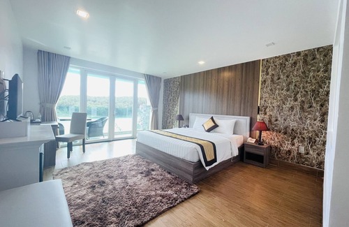 Da Lat Hotel | Experience Dalat Wonder Resort with Pool and Spa Amenities