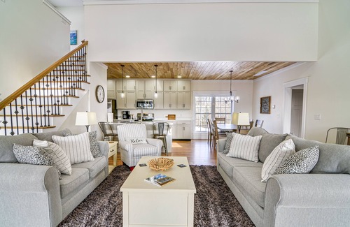Burkesville Cottage | Cozy Dale Hollow Cottage with Covered Porch & Lake Views