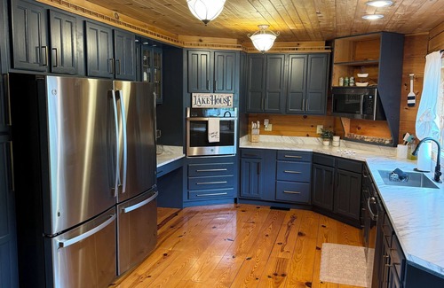 Albany Cabin | Dale Hollow Lakeview Cabin on Private Airport- 7KY4