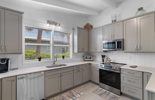 Pawleys Island House | Dale's Coastal Retreat: Pet-Friendly with Ocean Views