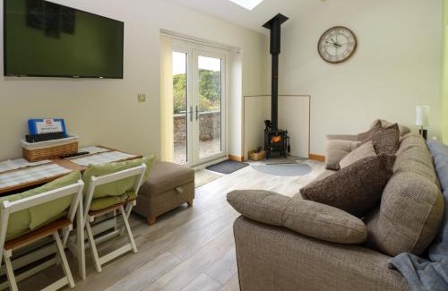 Woodland House | Discover Dale View: 4-Star Family and Pet-Friendly Retreat