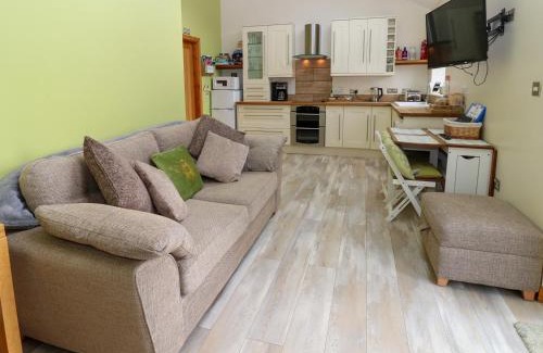 Woodland House | Discover Dale View: 4-Star Family and Pet-Friendly Retreat
