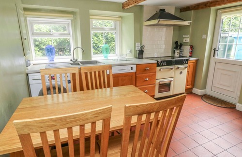 Yockenthwaite Cottage | Discover Dale View: Family-Friendly with Breakfast & Kitchen
