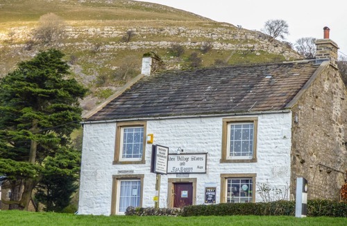 Yockenthwaite Cottage | Discover Dale View: Family-Friendly with Breakfast & Kitchen
