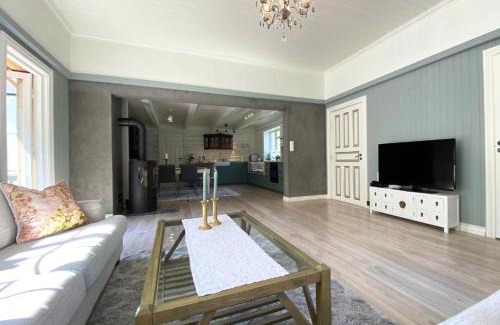 Tokke Villa | DALEN: Cozy Two-Bedroom Retreat with Garden & Central Access