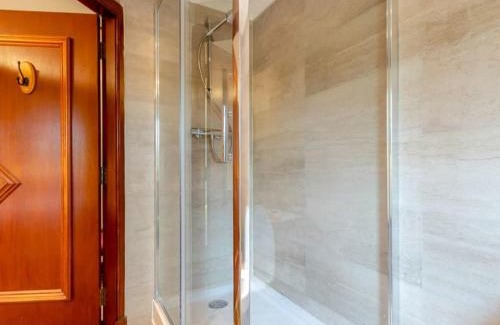Kilwinning Hotel | Dalgarven: Indulge in Hot Tub, Sauna & All Meals Included