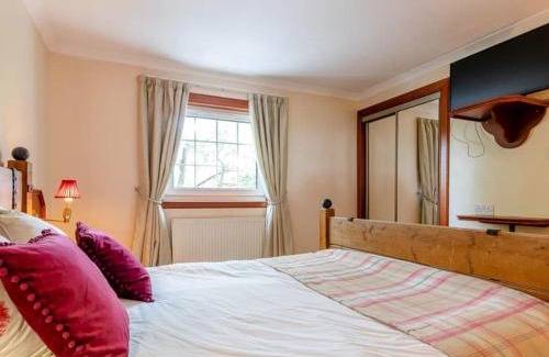 Kilwinning Hotel | Dalgarven: Indulge in Hot Tub, Sauna & All Meals Included