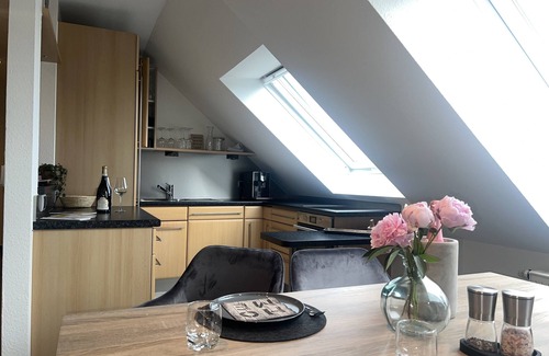 Luedinghausen Apartment | Discover Dalhaus Farm: Pond View with Family-Friendly Perks