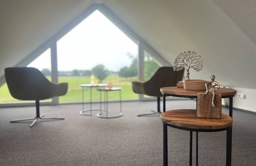 Luedinghausen Apartment | Discover Dalhaus Farm: Pond View with Family-Friendly Perks