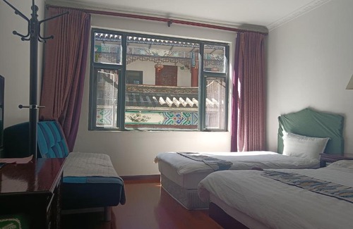 Dali Ancient Town House | Budget-Friendly Dali No52 Inn: Pet and Child Friendly Stay