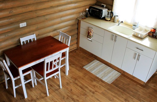 El-Rum Cabin | Pet-Friendly Dalia Barama: Rated 9.8, Family & Kitchen Amenities