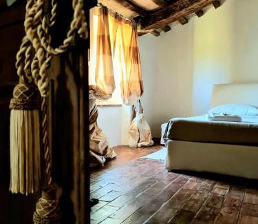 San Leo House | Oceanfront Retreat: Dalla Fortezza al Mare in San Leo