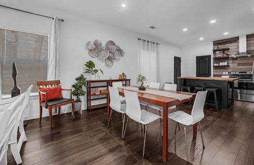 Cedar Crest House | Dallas 3BR Home ■ Central ■ Pet Friendly + Free Parking.