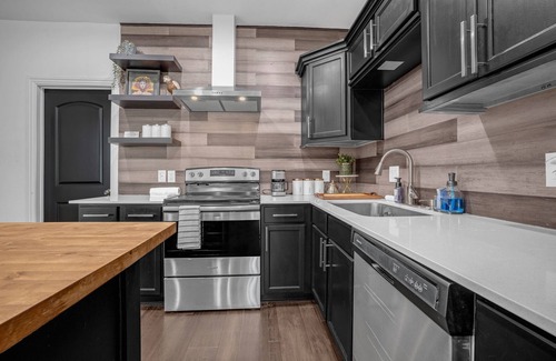 Cedar Crest House | Dallas 3BR Home ■ Central ■ Pet Friendly + Free Parking.