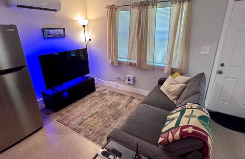 Oak Cliff Apartment | Dallas - Bishop Arts Guest Studio - Pet Friendly!