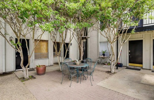 Knox - Henderson Apartment | Inviting Dallas Condo with Pool Access near Knox Street