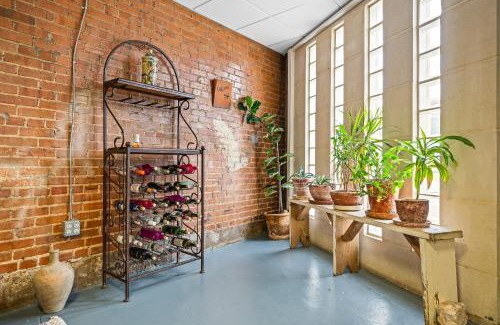 Downtown Dallas Apartment | Convenient Dallas Farmers Market Area Hotel in Downtown
