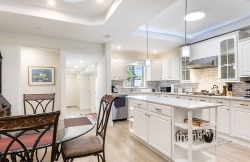 Northwest Dallas House | Dallas Flair House Midway-Hollow, Uptown close by