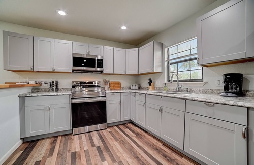 Blanco Cabin | Dog-Friendly Dallas House with Firepit & Streaming Services
