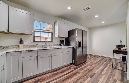 Blanco Cabin | Dog-Friendly Dallas House with Firepit & Streaming Services