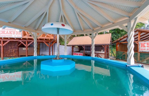 Solotvyno Hotel | Relaxing Dallas Hotel with Pool and Ocean Views