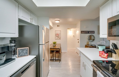 Vickery Meadow Apartment | Cozy Dallas Apt with Pool Access and Fireplace Retreat