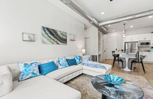 Dallas Design District Apartment | Dallas Urban Oasis Prime Location 2 BR LUX