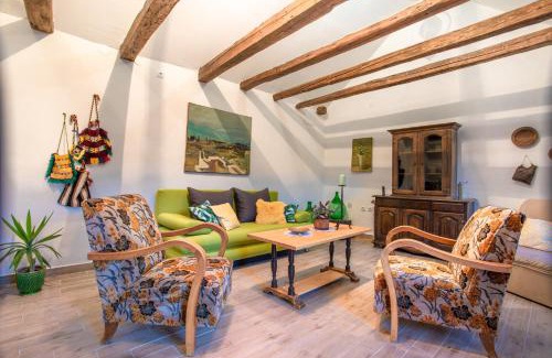 Slime Villa | Explore Dalmatian Green Peak: Pet-Friendly Oceanfront Retreat