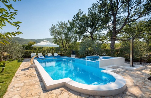 Bristivica House | Discover Dalmatica Moderna with Heated Pool & Ocean Views