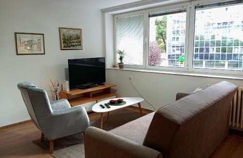 Old Town Apartment | Dalmatinska Cheyf Retreat
