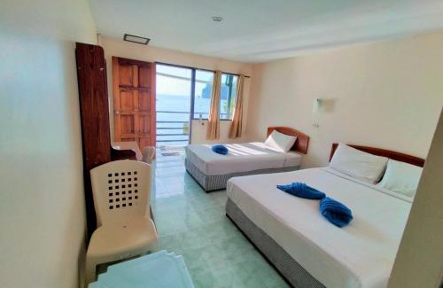 Ko Phi Phi House | Cozy Dalum Beachhouse with Oceanfront Views for Families