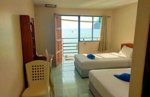 Ko Phi Phi House | Cozy Dalum Beachhouse with Oceanfront Views for Families