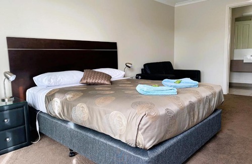 Terang Hotel | Discover Dalvue Motel: Family-Friendly with Breakfast Included