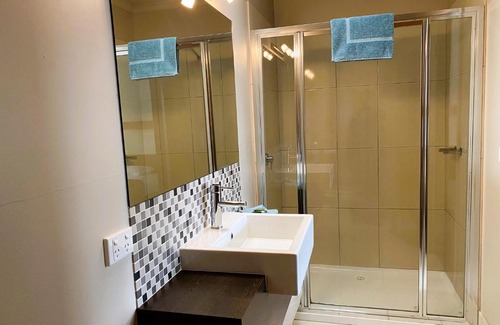 Terang Hotel | Discover Dalvue Motel: Family-Friendly with Breakfast Included